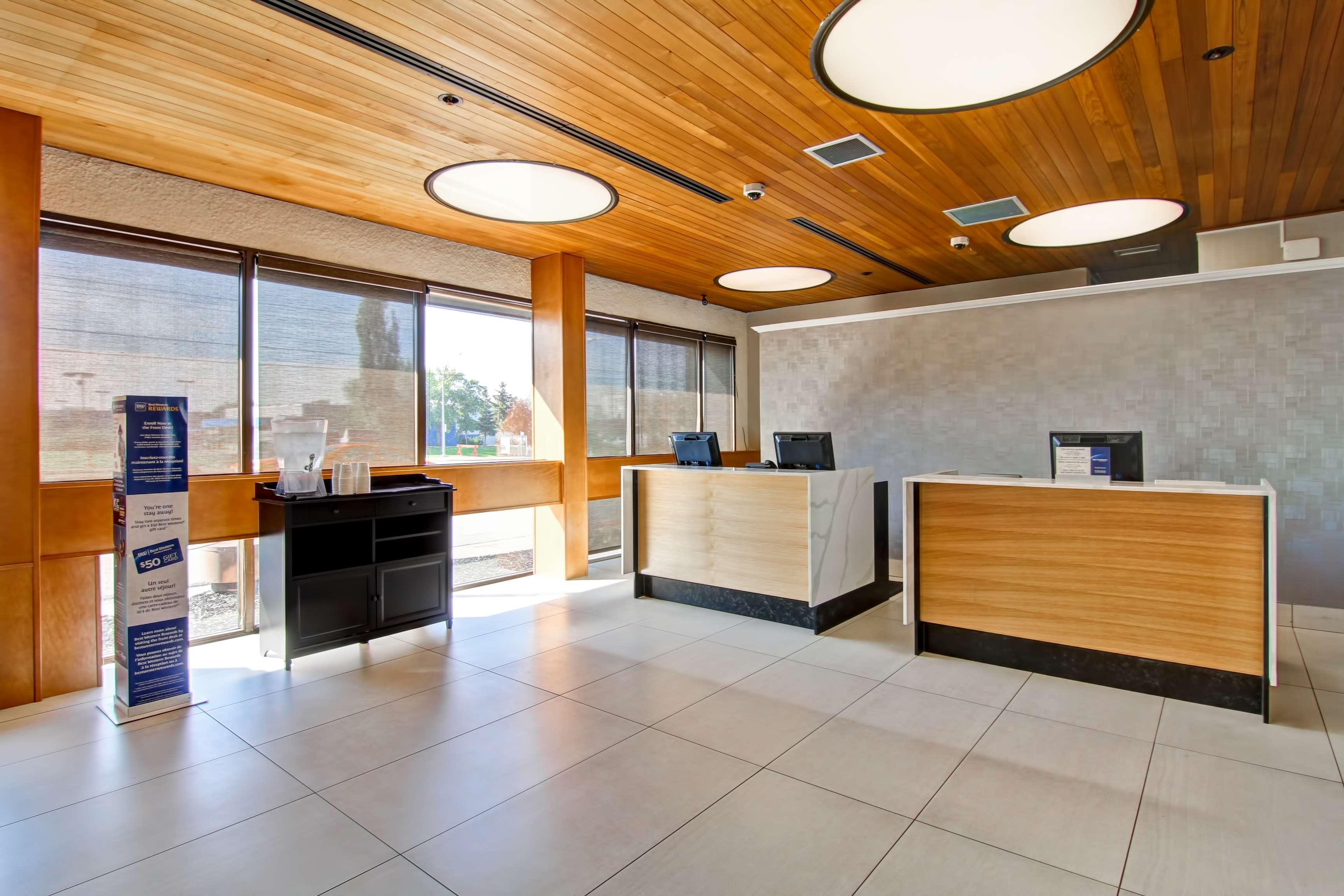 Best Western Cedar Park Inn Едмънтън Екстериор снимка