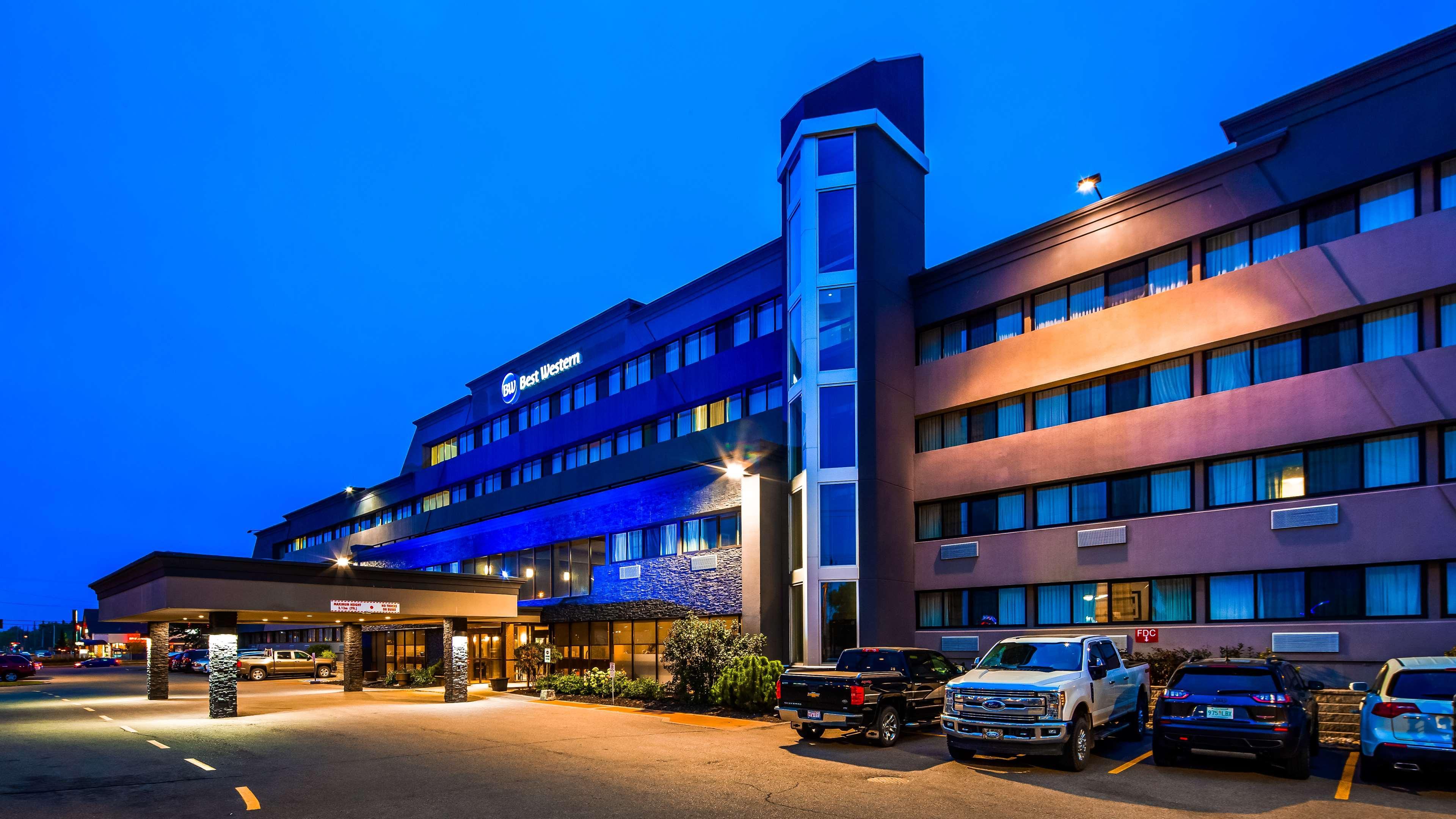 Best Western Cedar Park Inn Едмънтън Екстериор снимка