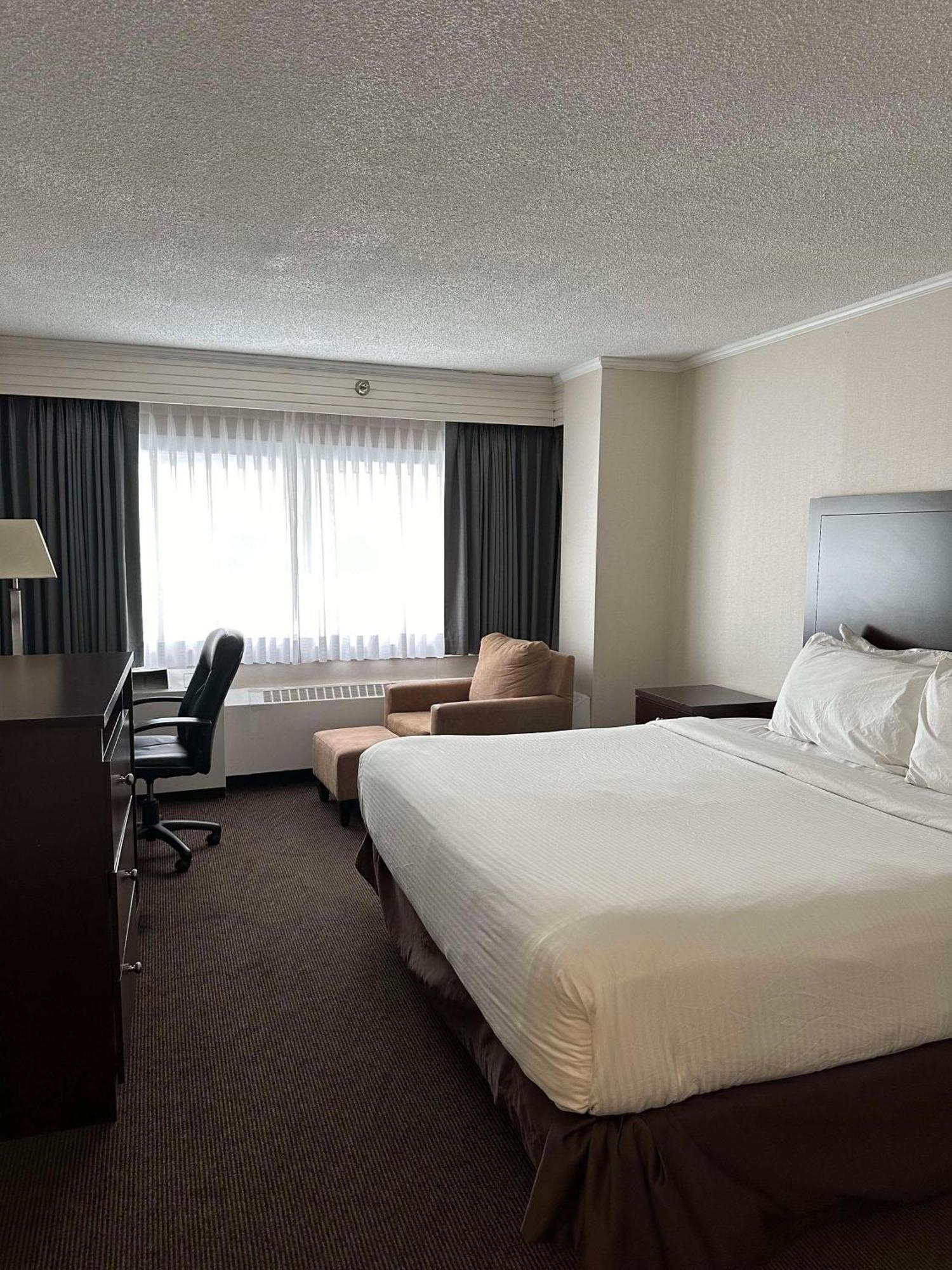 Best Western Cedar Park Inn Едмънтън Екстериор снимка