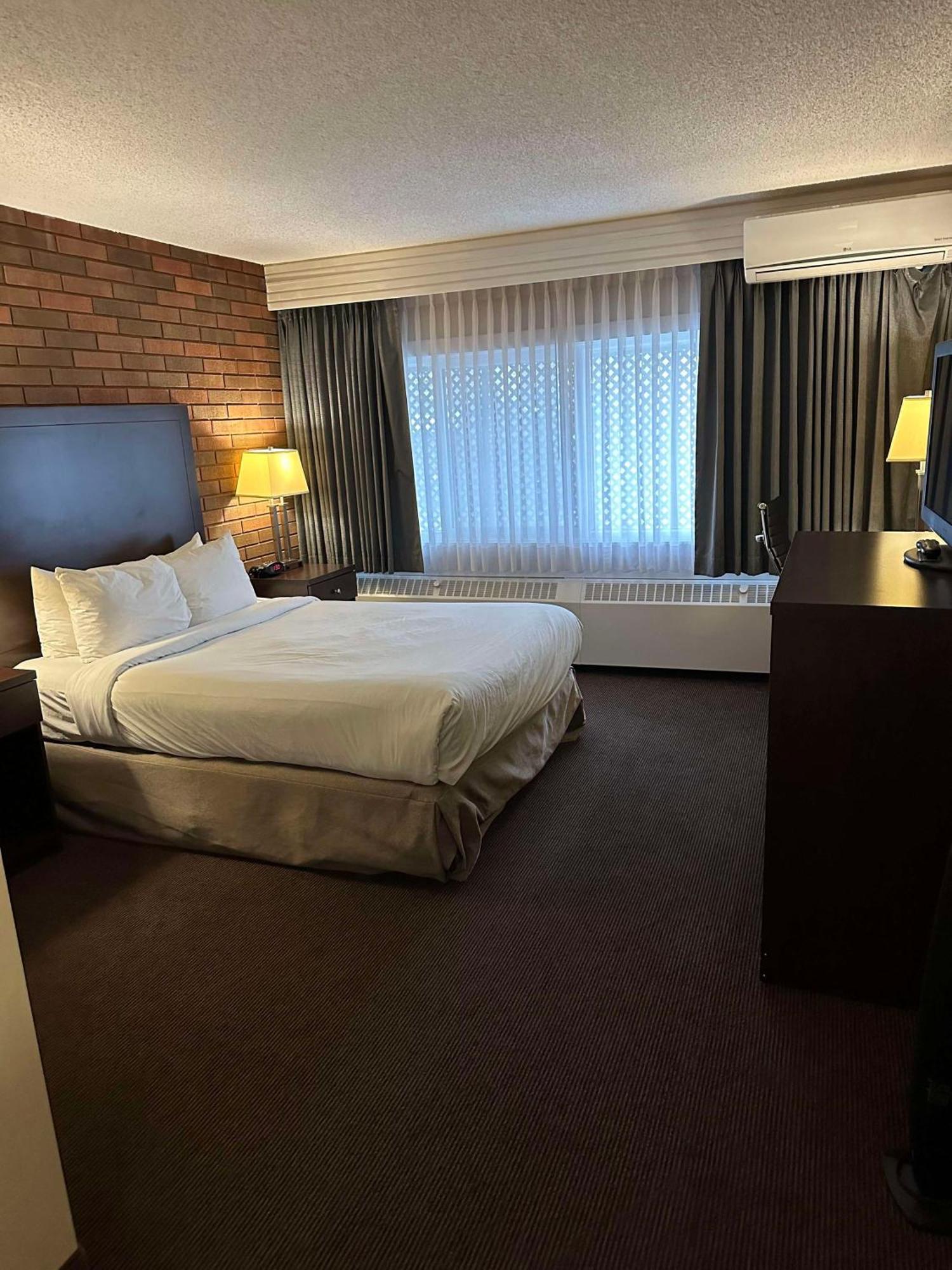 Best Western Cedar Park Inn Едмънтън Екстериор снимка