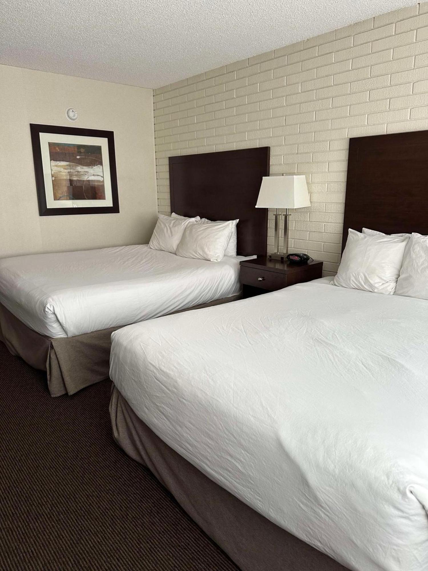 Best Western Cedar Park Inn Едмънтън Екстериор снимка