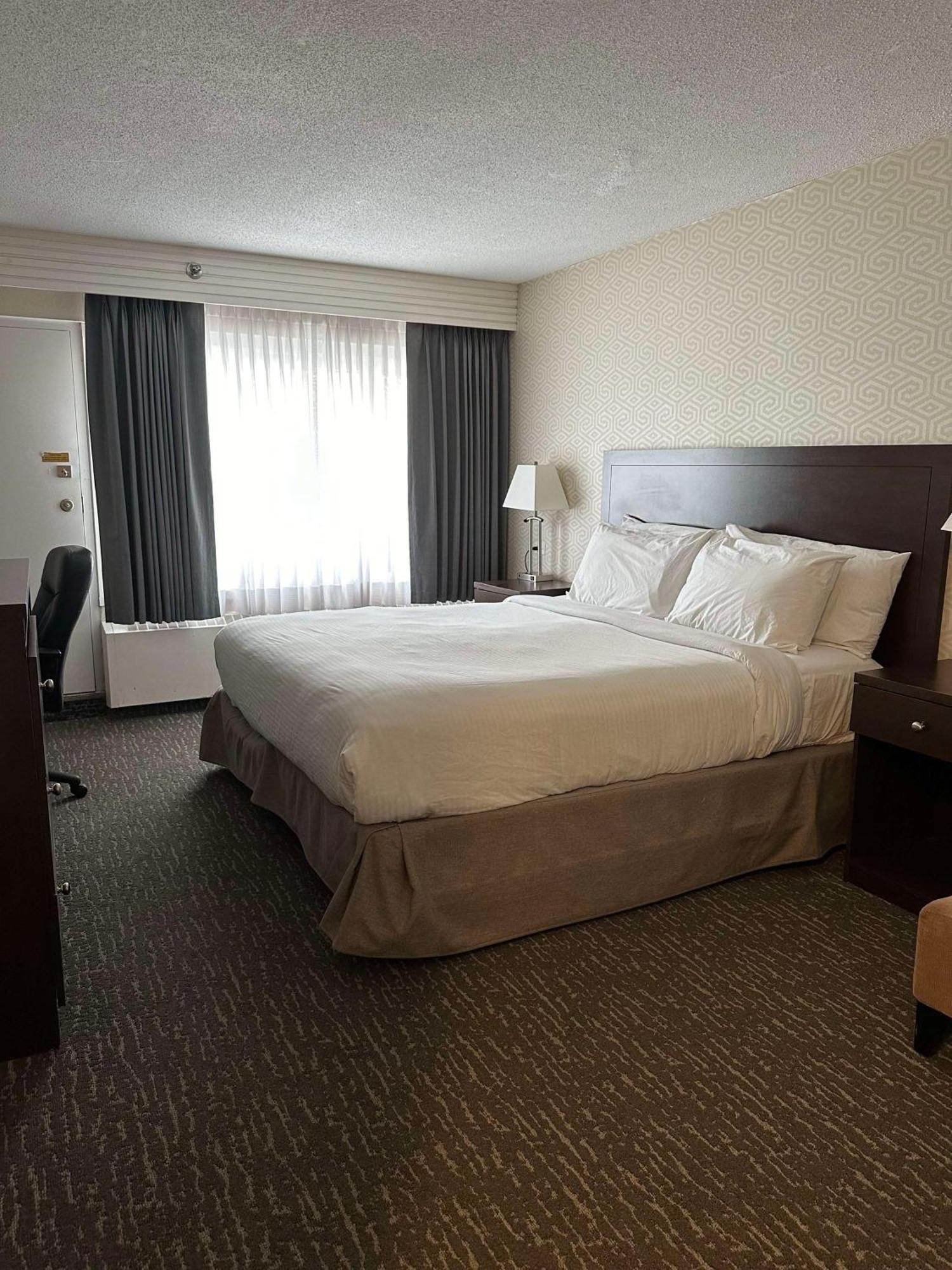 Best Western Cedar Park Inn Едмънтън Екстериор снимка