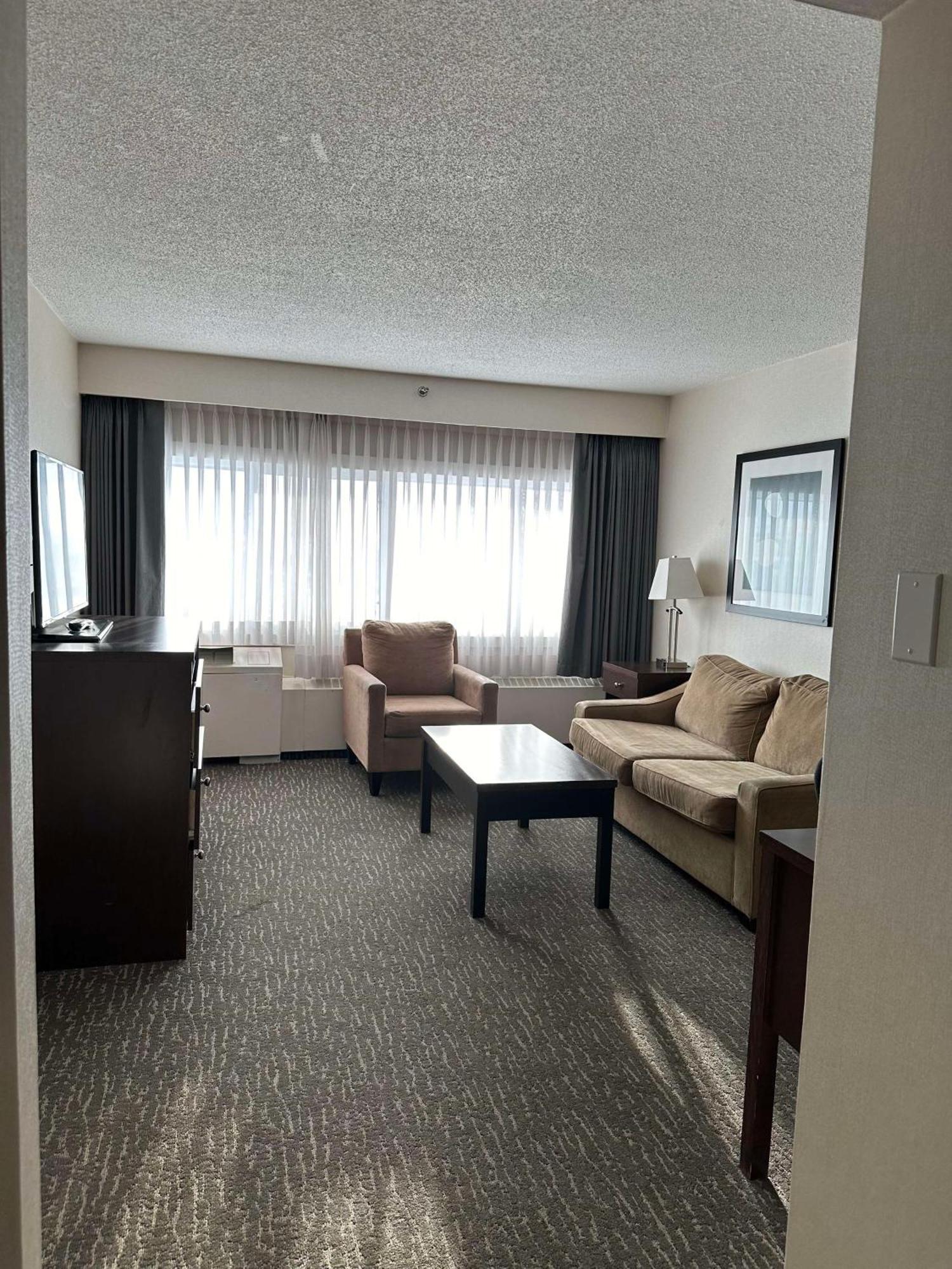 Best Western Cedar Park Inn Едмънтън Екстериор снимка