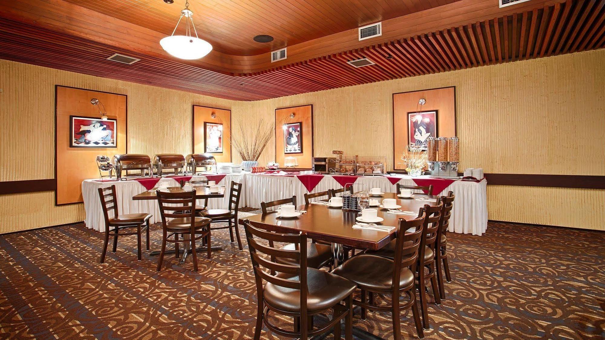 Best Western Cedar Park Inn Едмънтън Екстериор снимка