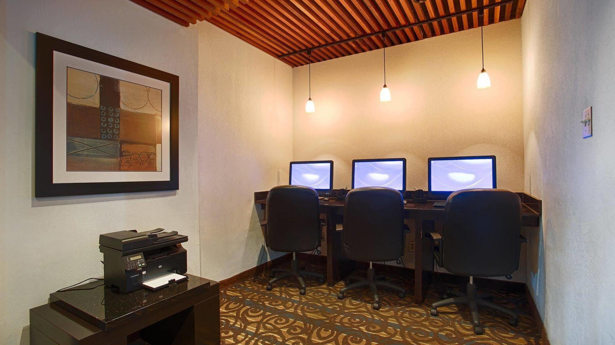 Best Western Cedar Park Inn Едмънтън Екстериор снимка