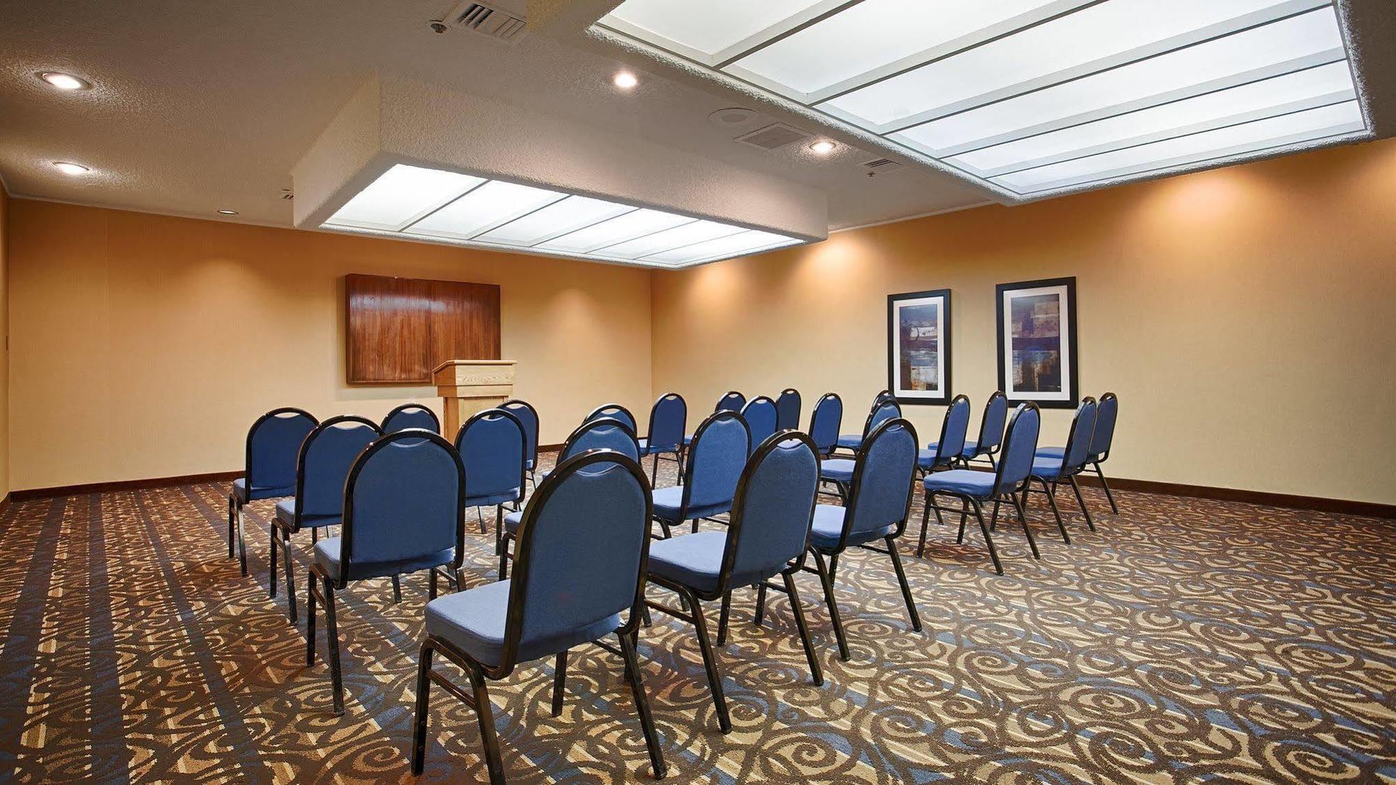 Best Western Cedar Park Inn Едмънтън Екстериор снимка