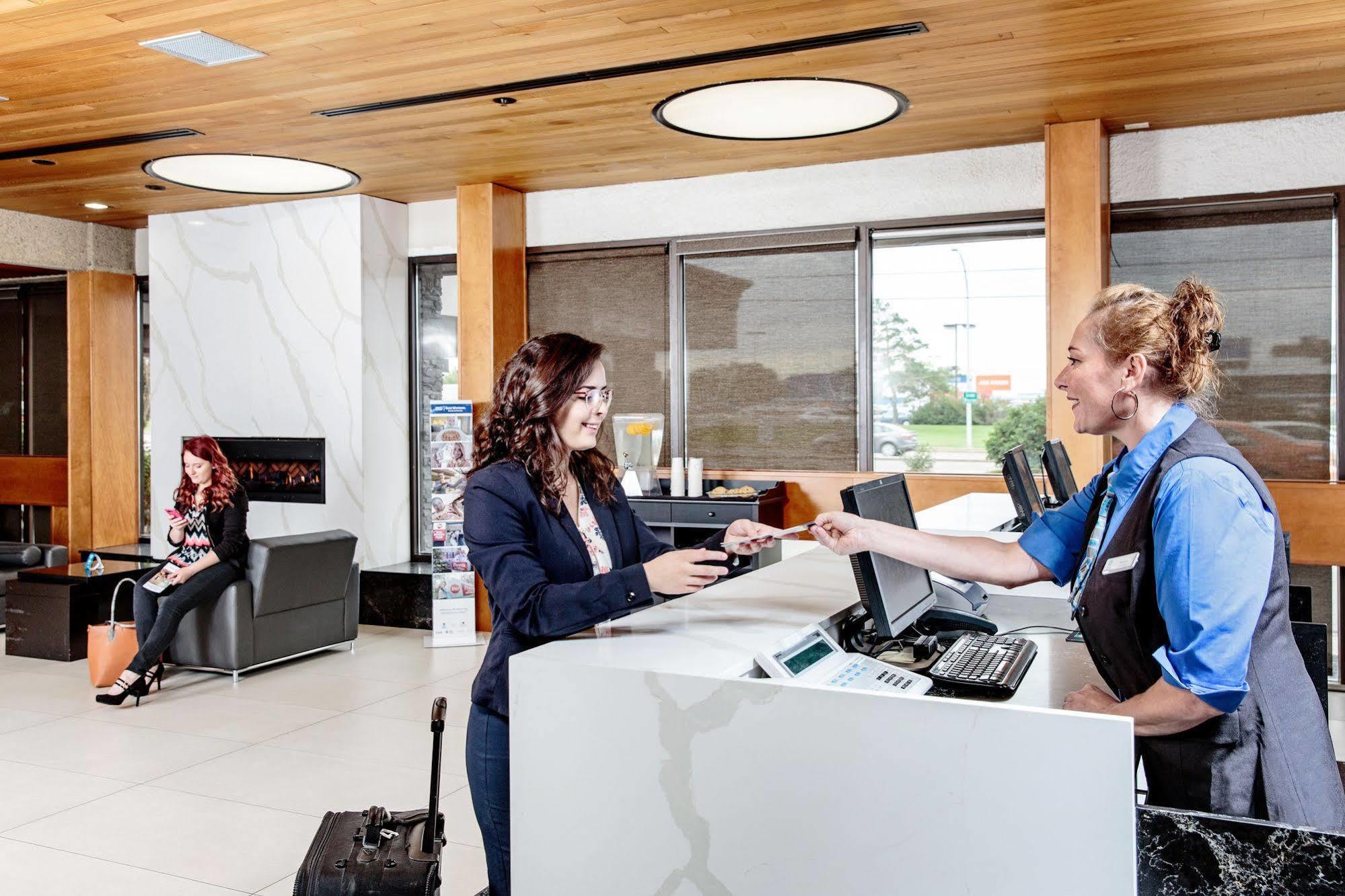 Best Western Cedar Park Inn Едмънтън Екстериор снимка
