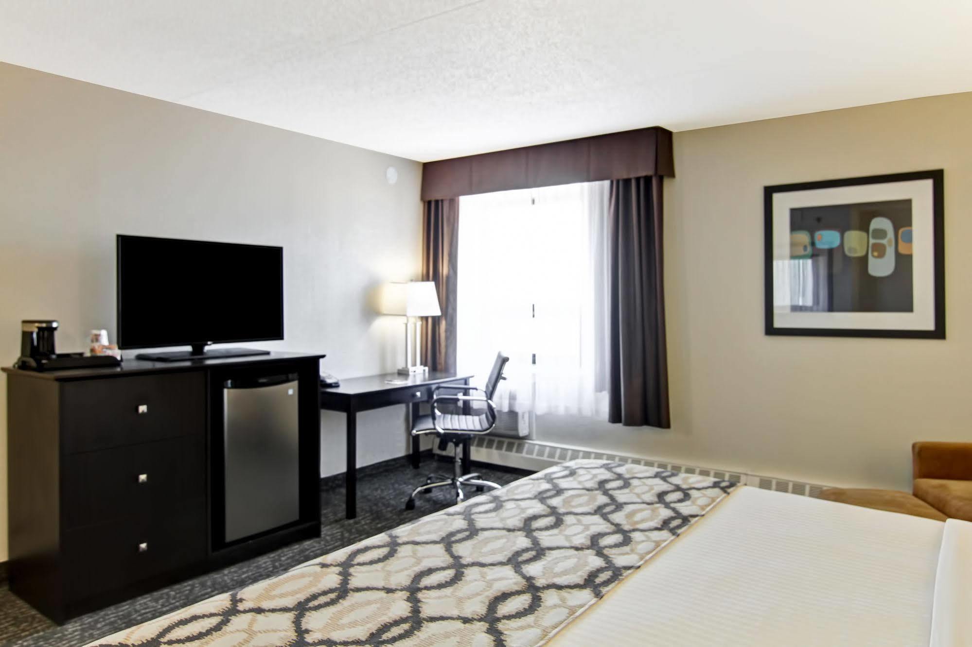 Best Western Cedar Park Inn Едмънтън Екстериор снимка